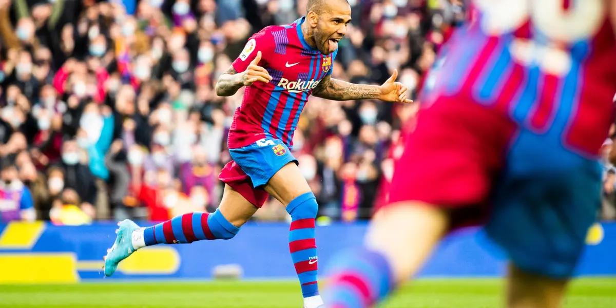 Dani Alves disputará el mismo torneo que Ronaldinho en prisión y mira la cancha que tuvo luego de pasearse por Europa