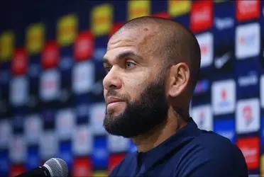 Dani Alves estuvo presente en el clásico jugado entre Real Madrid y Barcelona en el mismisimo Santiago Bernabèu.