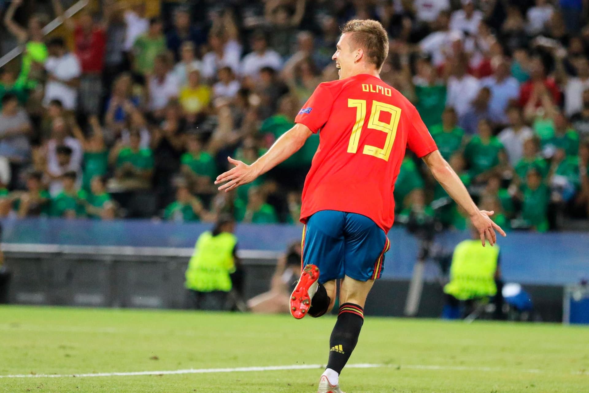 Dani Olmo es pretendido por gran parte de Europa.