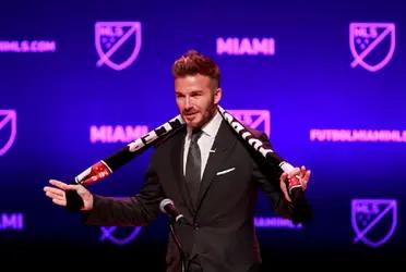 David Beckham a pesar de haber tenido una carrera envidiable como futbolista, le ha ido mejor en los negocios y el modelaje. Se estima que el ex jugador del Real Madrid habría ganado el gruso de su fortuna por fuera del mundo del fútbol.