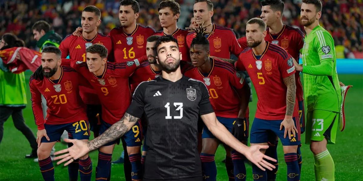 David Raya vistiendo el buzo de la Selección de España.