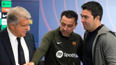 Deco se juntó con un jugador a espaldas de Xavi. (Foto: EFE)