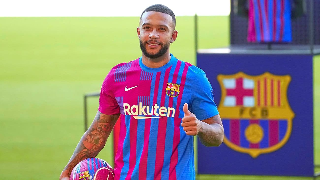 Depay supó llegar al Barcelona como una gran estrella, era la gran figura del Olympique Lyon pero ahora es tan solo un descarte que hasta podría ser incluido en el traspaso de otro jugador.