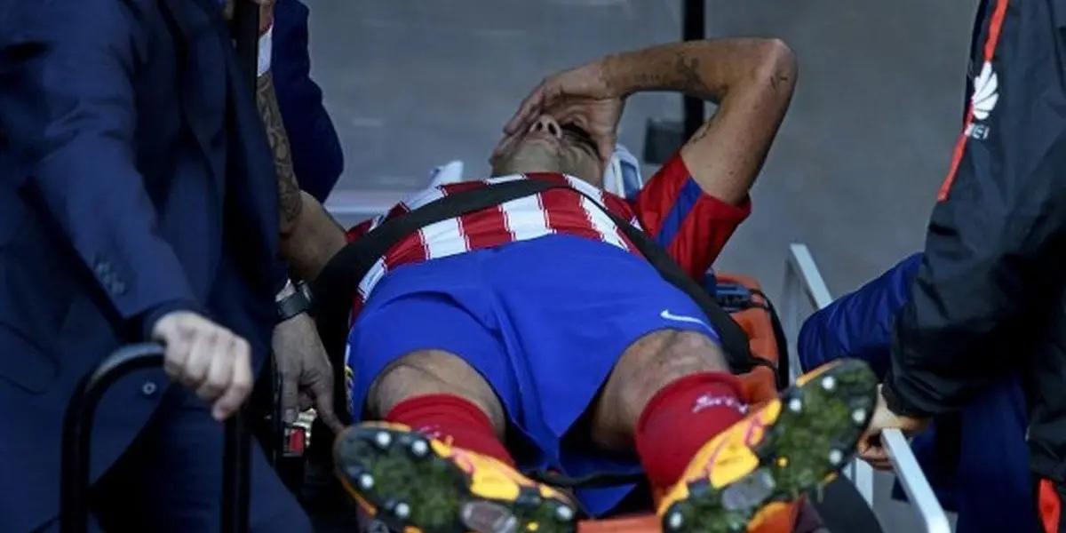 Desde el primer tiempo, el derbi madrileño empezó a tomar temperatura y ya hubo una patada donde un jugador se retiró lesionado.