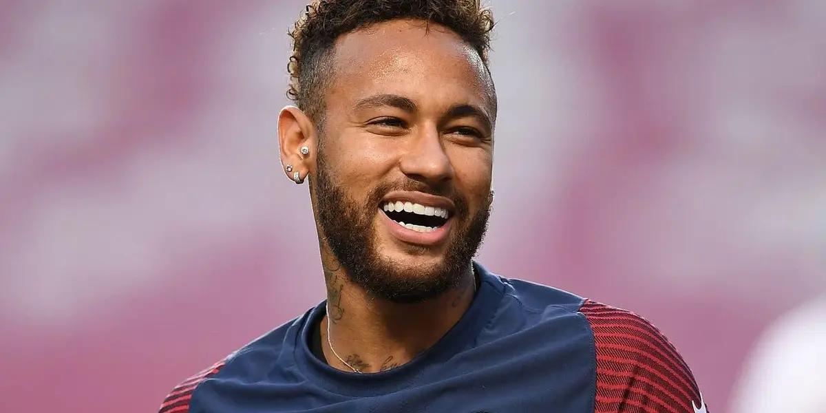 Desde Francia apuntan a que el delantero es solo un espejismo de lo que era, las malas actuaciones del atacante brasileño hacen enfurecer a los hinchas parisinos que parecen estar hartos de él, mientras tanto Neymar bromea en su Twitter con sus seguidores, levantando aun más el enojo en la ciudad del amor.