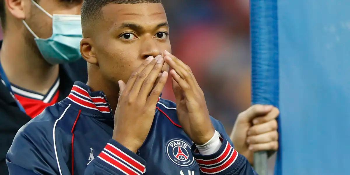 Desde Francia aseguran que el jugador aún tiene posibilidades de renovar con el PSG, pero solo si el equipo parisino echa a Pochettino y a Leonardo, además quiere convertirse en el jugador mejor pago del plantel.