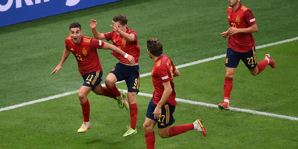 Desde su debut con la selección hace poco más de un año ha sido titular 16 veces de 21 partidos y ya lleva 12 goles para nuestra selección. Ni él se hubiera imaginado hace un año atrás lo que está logrando con España y sin dudas nos toca disfrutar de su buen momento.