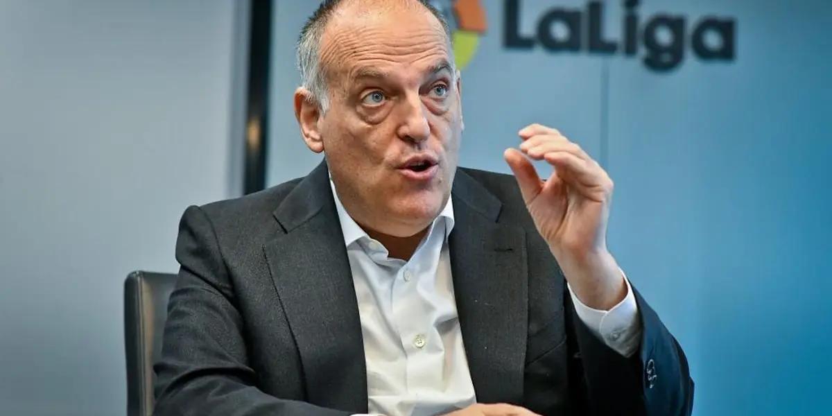 Después de 7 años el Banco Santander dejaría de ser el main sponsor de La Liga. Y aunque aún no se sabe la identidad del nuevo patrocinador, se estima que pagaría 20 millones de euros más que el actual.