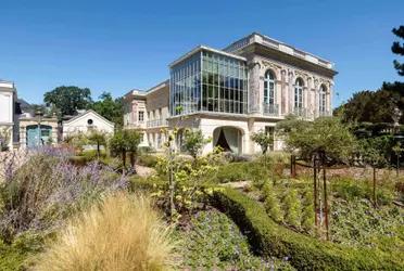 Después de una exhaustiva búsqueda, Messi y su familia pudieron encontrar una lujosa mansión donde poder seguir con sus vidas luegos de mudarse de Barcelona. Detalles de una morada exclusiva en la Ciudad Luz.