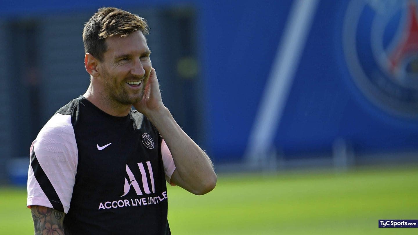 Después de una llegada revolucionaria a Francia, y de llevar adelante su primera semana de trabajo formal junto a sus nuevos compañeros, y de no mediar inconvenientes, Messi estaría debutando antes de lo pensado con el equipo parisino