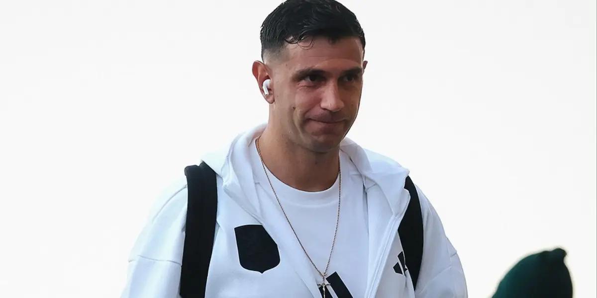 Dibu Martínez. Foto: redes de Aston Villa.