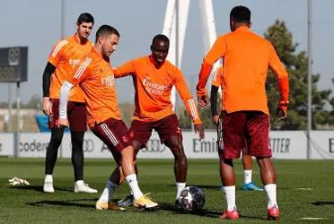 Eden Hazard no estará en el partido contra el Sevilla debido a una gastroenteritis y se perderá un nuevo encuentro en la temporada debido a una lesión.