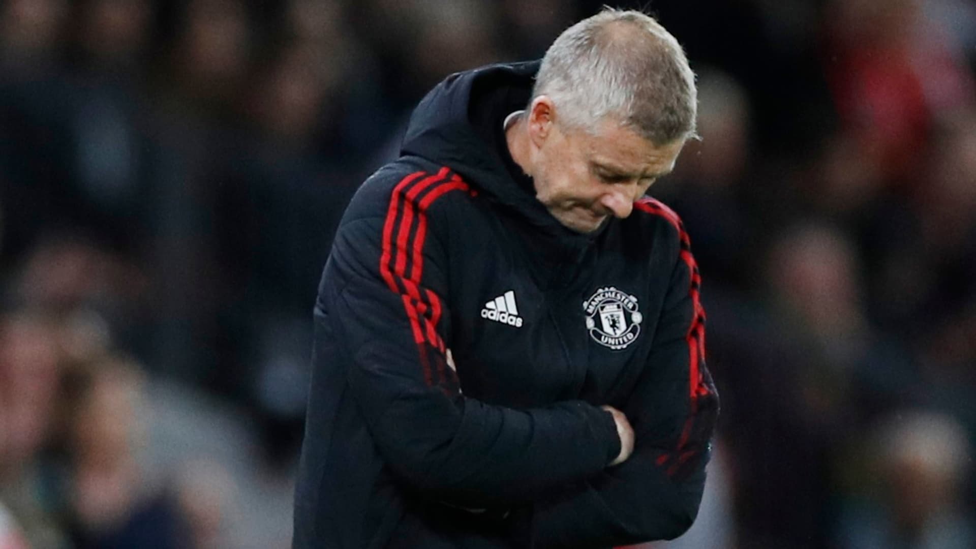 El actual entrenador del Manchester United recibió un golpe de knock Out de parte del Liverpool y su continuidad pende de un hilo. Los números de un desempeño muy mediocre en el banquillo del equipo de Cristiano Ronaldo.