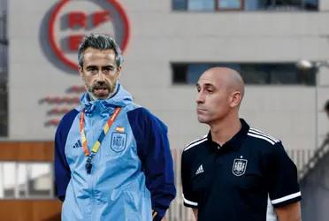 El actual entrenador de la Selección Femenina de España también podría dimitir de su cargo por su cercanía a Rubiales