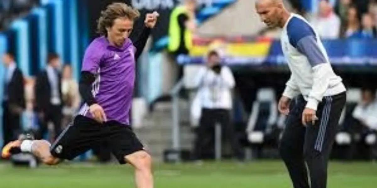 El alto contrato de Luka Modric y la mala relación con Zidane por la falta de minutos podrían facilitar la salida del croata.