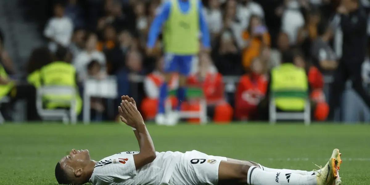 El árbitro anuló un gol a Vinicius por una falta previa de Mbappé que el árbitro señaló