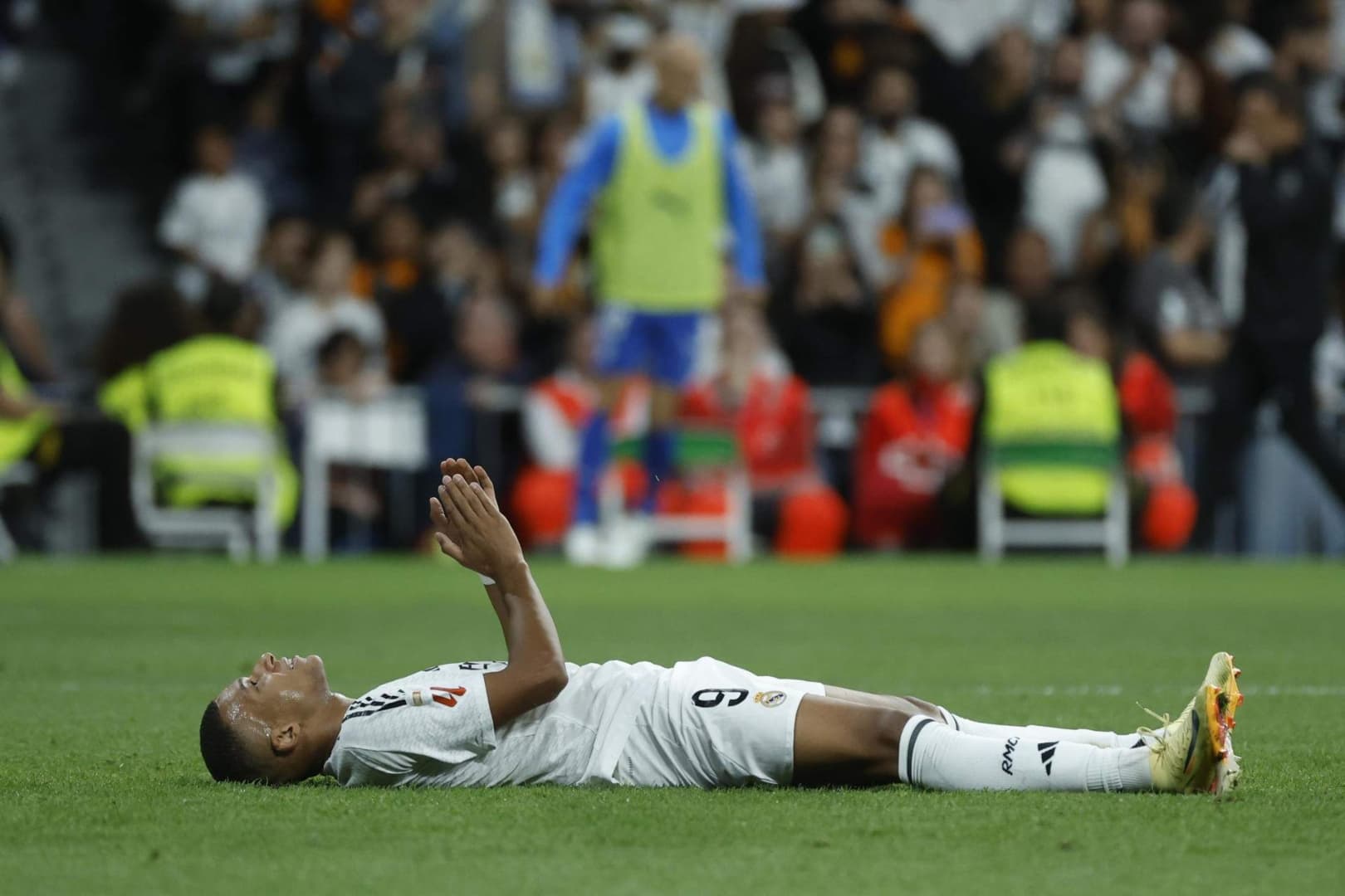 El árbitro anuló un gol a Vinicius por una falta previa de Mbappé que el árbitro señaló
