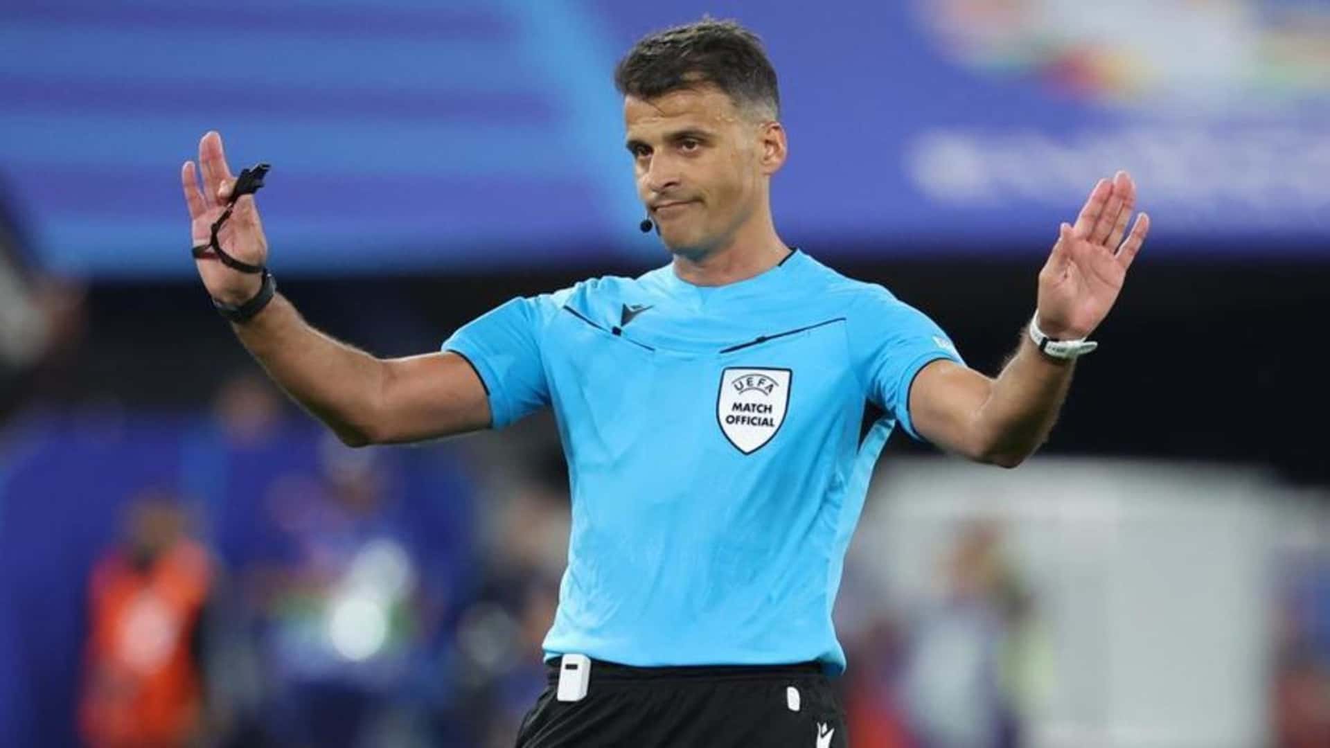 El árbitro de la final de la Supercopa de España cometió graves errores que le acarrearon muchas críticas