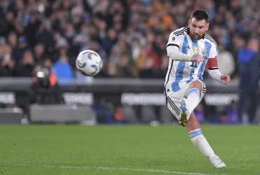 El astro argentino igualó dos fenomenales marcas con el gol de tiro libre ante Ecuador