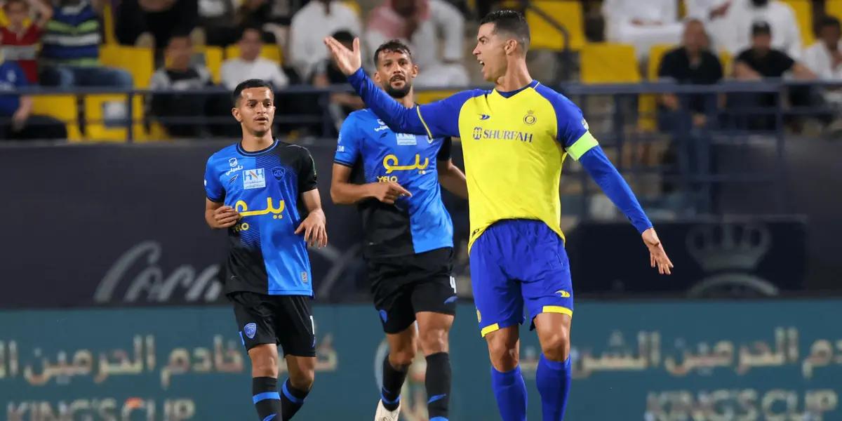 El astro portugués se juega un partido más que fundamental para el futuro, pero despertó su bronca por fallos arbitrales.