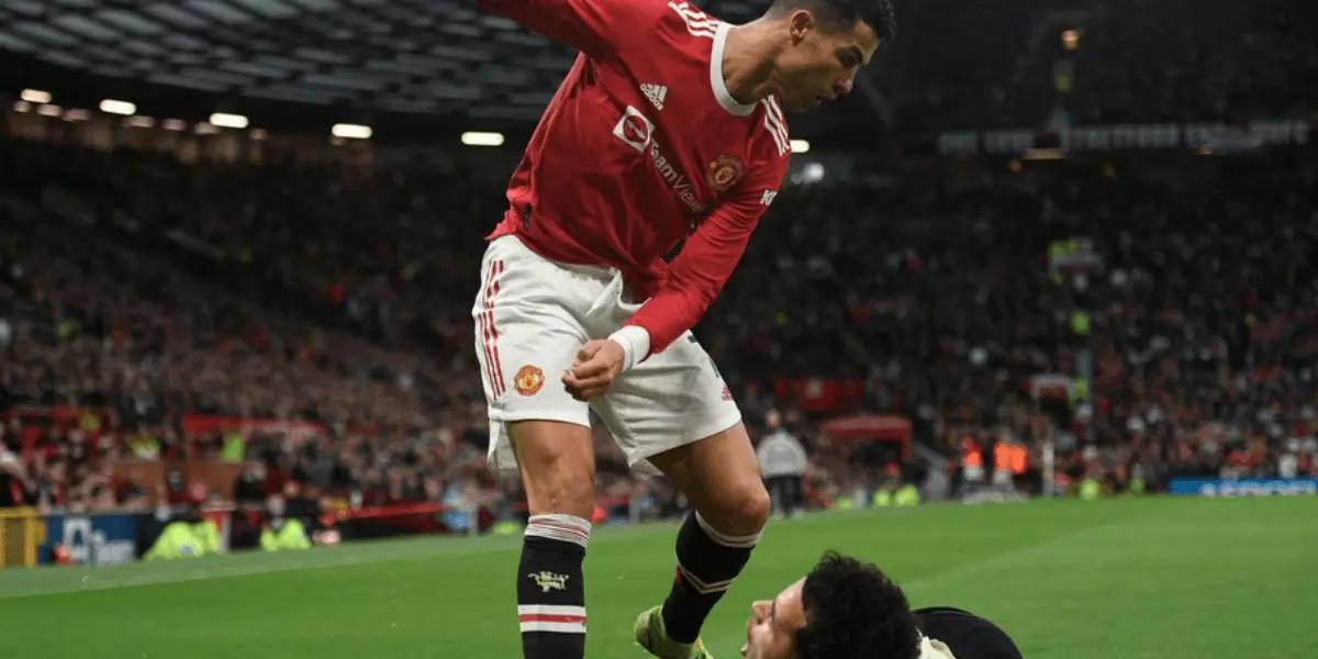 El astro portugués tuvo una jornada de terror ante el Liverpool. Su equipo fue goleado, CR7 se salvó de una expulsión y la actualidad del Manchester United dista de ser la mejor.