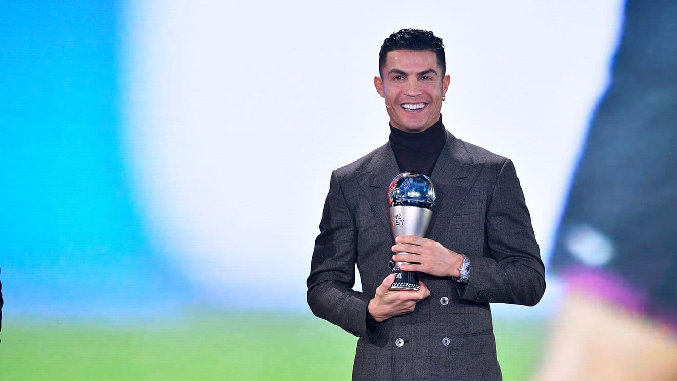 El atacante portugués del Manchester United fue distinguido por la FIFA en la premiación de The Best y ratificó su compromiso con el deporte al que ama y el cual pretende seguir practicando profesionalmente hasta los 42 años de edad. Un animal competitivo.