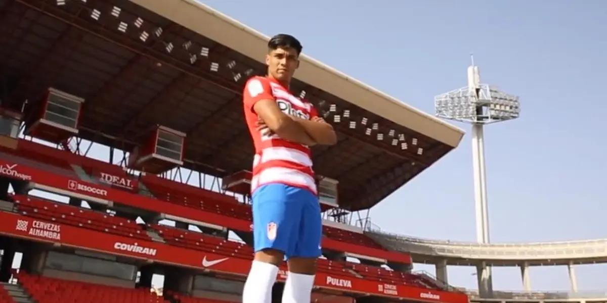 El atacante uruguayo Matías Arezo, actualmente en Granada, es una de las grandes promesas del fútbol de su país. Apuntado como "el nuevo Luis Suárez" por la prensa, el delantero es seguido de cerca por Diego Pablo Simeone para su Atlético Madrid.