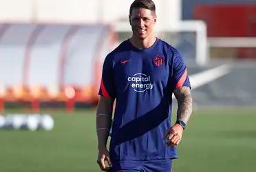 El Atlético Madrid elige al Fernando Torres como apuesta para los chicos del club colchonero, Finalmente lugo de la polémica el niño podrá dirigir en las juveniles del atlético Madrid.