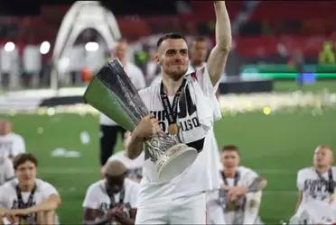 El Atlético Madrid ya está pensando en la próxima temporada y trabaja para fichar jugadores para reforzar la plantilla y mejorar la producción futbolística. Filip Kostic sería el elegido para reforzar la medular, el conjunto colchonero ofrecería 30 millones de euros por el jugador serbio.