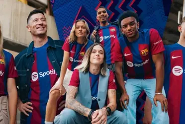 El Barcelona lanzó al mercado su nueva camiseta para la temporada entrante.