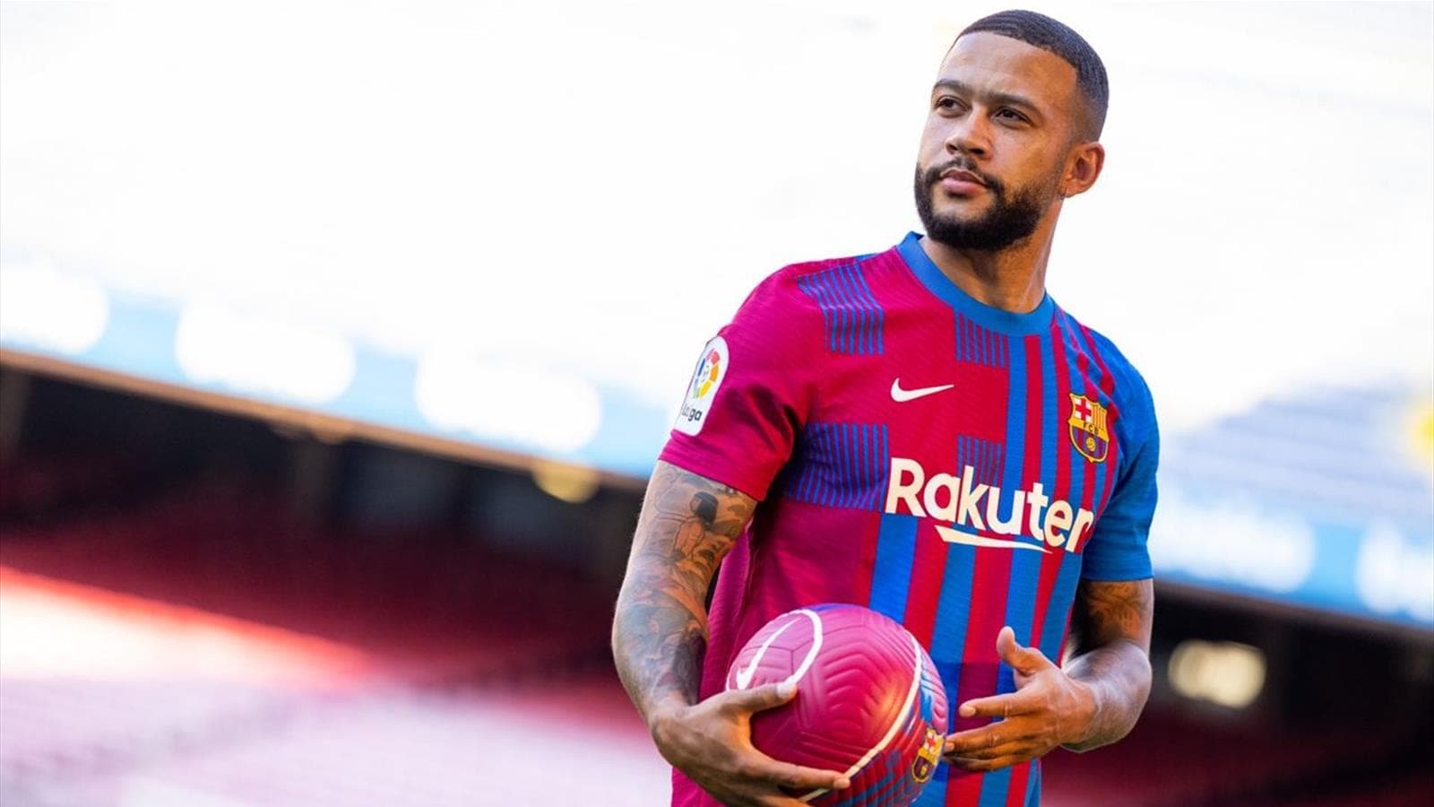 El Barcelona sabe que Memphis Depay es uno de los pocos jugadores, junto a Frenkie De Jong, con los que se puede hacer una diferencia de cara al próximo mercado de pases. Así la caja del Barcelona quedaría expectante a lo que suceda con los de los Países Bajos.