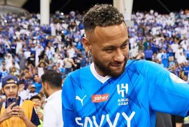 El brasilero entró y participó, de una forma u otra de cuatro goles, pero antes de esto le había hecho un particular homenaje