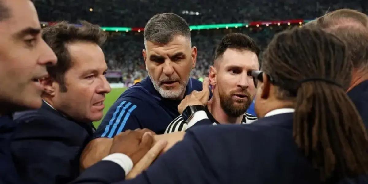 El capitán argentino se cruzó en la cancha con el entrenador holandés y cruzaron fuertes palabras.