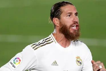 El capitán del equipo estaba lanzando una dura crítica y no se dio cuenta que lo estaban tomando las cámaras.