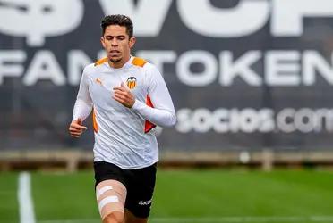 El central brasileño suena como posible refuerzo del equipo español, quien estaría dispuesto a pagar 30 millones de euros por su fichaje.