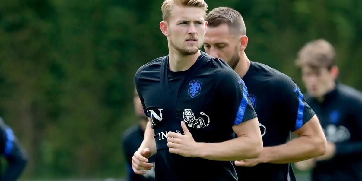 El central neerlandés vuelve a aparecer en la agenda del Barça, sin embargo, su alto sueldo dificultaría su llegada al Camp Nou.