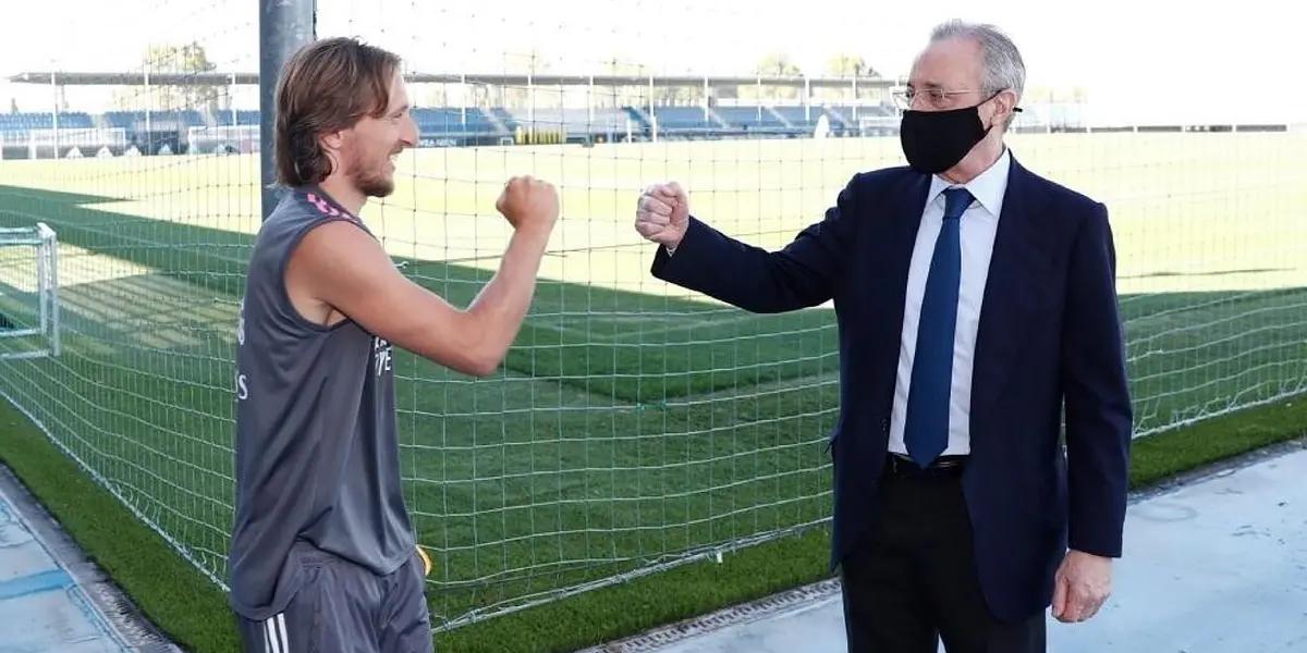 El centrocampista croata Luka Modric es uno de los jugadores que buscan su renovación. No obstante, en las negociaciones con su agente podría haber surgido un buen problema con la duración del vínculo.
