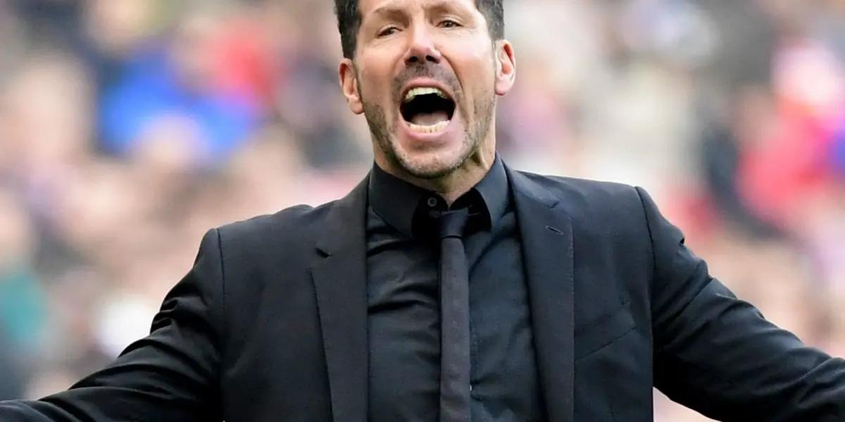 El cholo lo sacó a los 35 del primer tiempo por De Paul y Lemar lejos de estar contento con esto se lo hizo saber al entrenador argentino, así comenzó una discusión entre los dos que seguramente seguira en el vestuario.