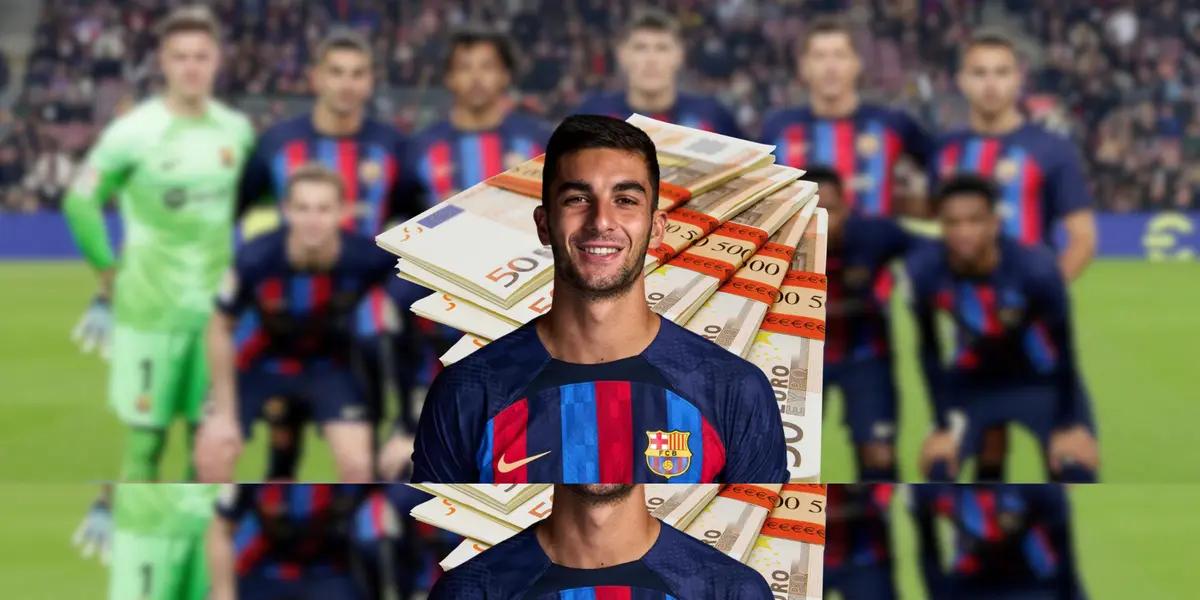 El club blaugrana confirmó al delantero español para su plantilla, aunque quiere vender a otro.