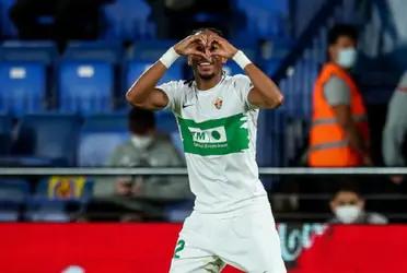 El colombiano Johan Mojica ha sido una de las grandes revelaciones de La Liga jugando para el Elche. El lateral izquierdo es seguido por el Villareal, el Atlético Madrid y el Sevilla quienes estarían dispuesto a pagar hasta 20 millones de euros por el defensor de la Selección de Colombia.