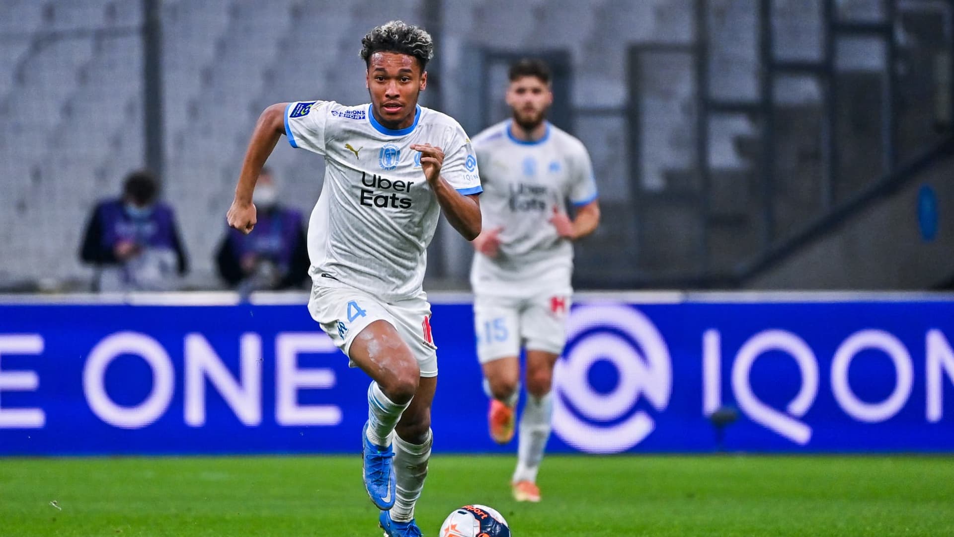 El conjunto azulgrana quiere contratar a Boubacar Kamará, denominado el nuevo Koundé, de cara al próximo mercado de fichajes invernal y estaría dispuesto a ofrecer 80 millones de euros por su ficha.