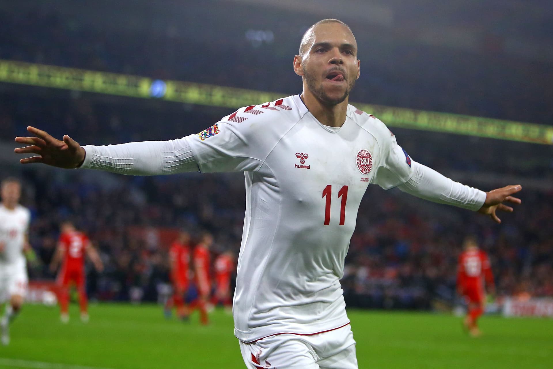 El cuadro culé desea darle salida pero el jugador se mantiene firme.