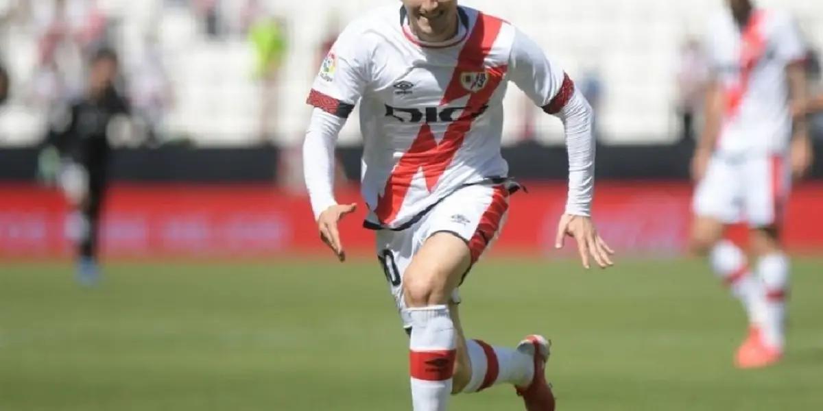 El defensa del Rayo Vallecano será parte de la doble fecha FIFA defendiendo los colores de la Selección de Albania. Está en uno de sus mejores momentos, y el mercado empieza a mirarlo de cerca.