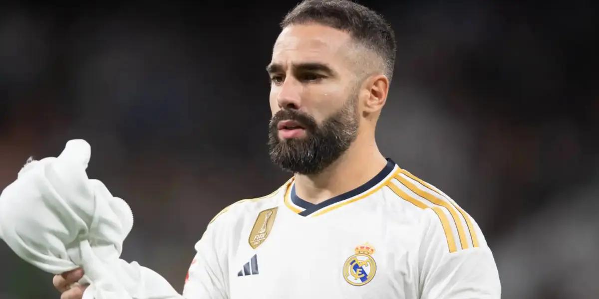 El defensa pasa un duro momento tras lesionarse justo cuando iba a terminar el partido