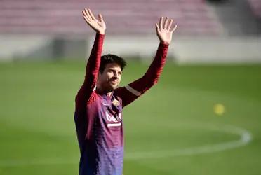 El defensor del Barcelona hizo uso de la ironía en Twitter respecto a las acusaciones del Valencia de robo ante el Real Madrid dándole la razón al conjunto Che.