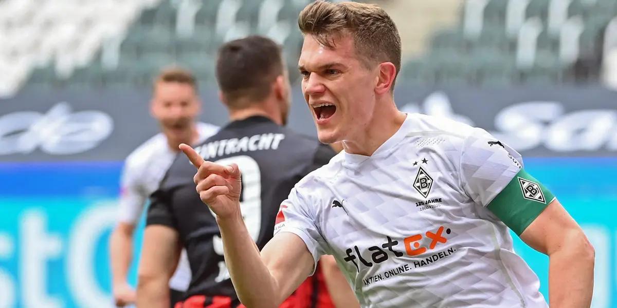 El defensor del Borussia Mönchengladbach quedará libre en Junio y el Barcelona estaría interesado en fichar al jugador alemán.