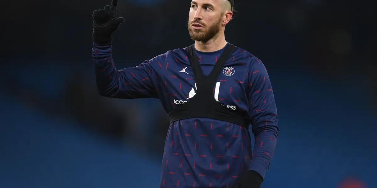 El defensor español fue abucheado en el último encuentro que disputó en el equipo parisino, y su situación dentro del club es muy complicada. Parece tener las horas contadas en la plantilla y el próximo mercado de pases podría irse.