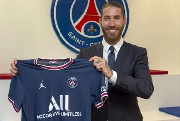 El defensor español Sergio Ramos ya está instalado en París tras su salida del Real Madrid, donde fue destratado por la dirigencia y Florentino Pérez y terminó firmando en PSG por un salario mayor al que tenía en el Merengue.