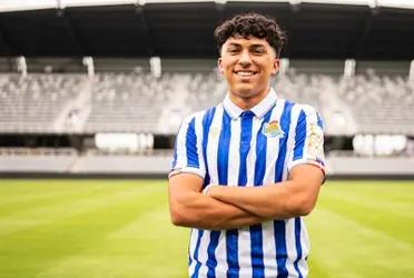 El defensor mexicano está dando sus primeros pasos como profesional en Europa, y sus buenas actuaciones emocionan a muchos aficionados que ya se ilusionan con él.