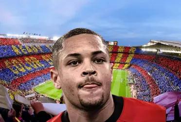 El delantero Blaugrana hizo su presentación ante la afición y la prensa, aunque hubo una ausencia que llamó mucho la atención